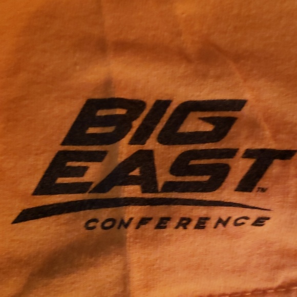 Marquette Basketball Shirt - Picture 2 of 5